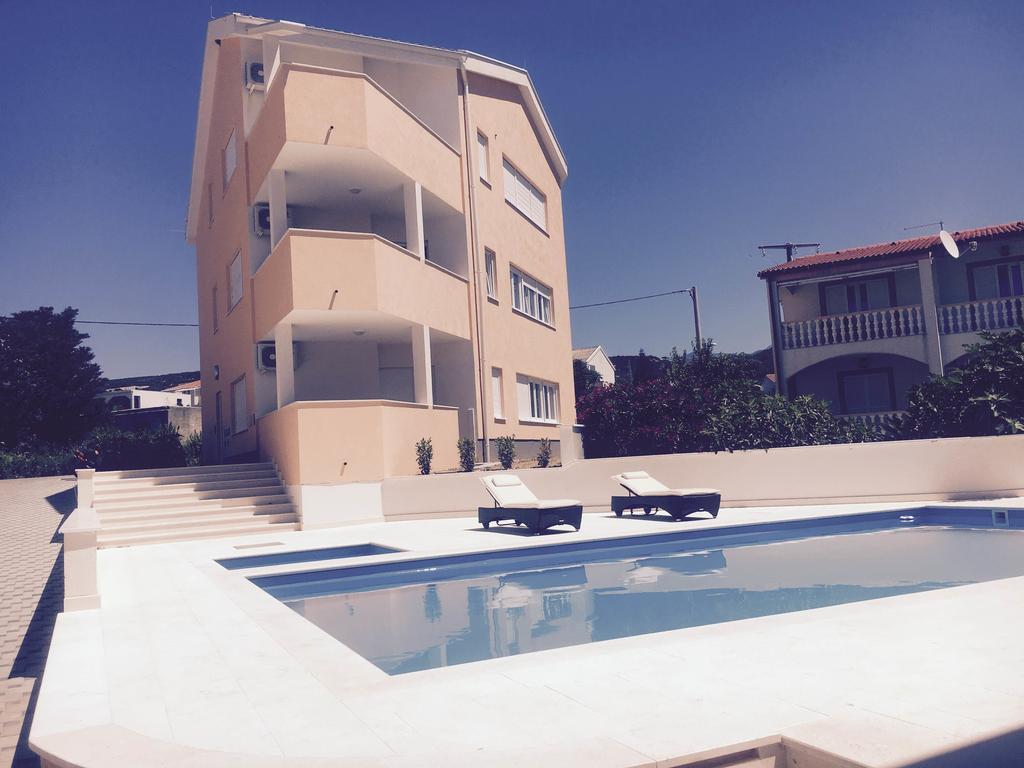 Orange Apartments Новаля Екстериор снимка